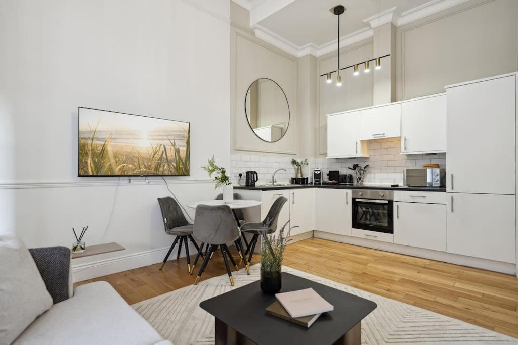 Luxurious 2 Bed Blythswood Flat *